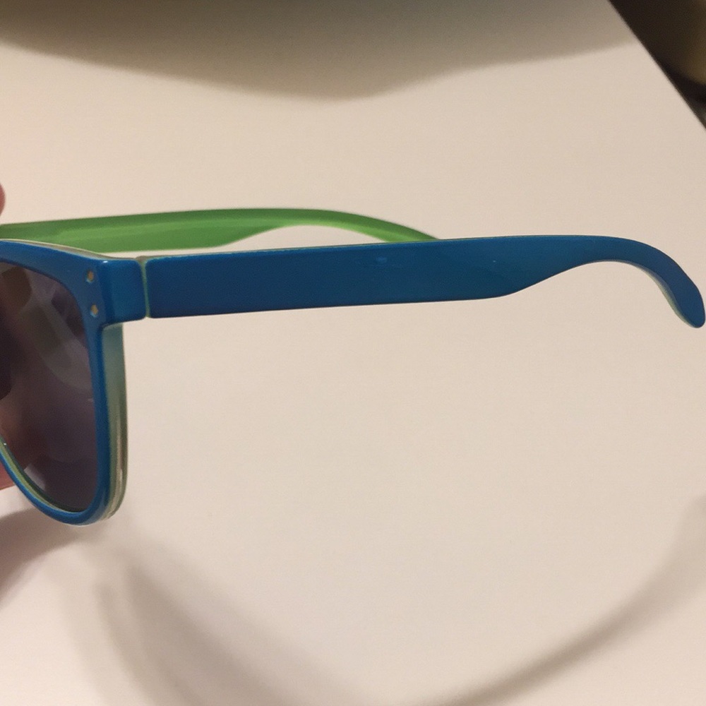 Blue sunglasses - Picture 2 of 3